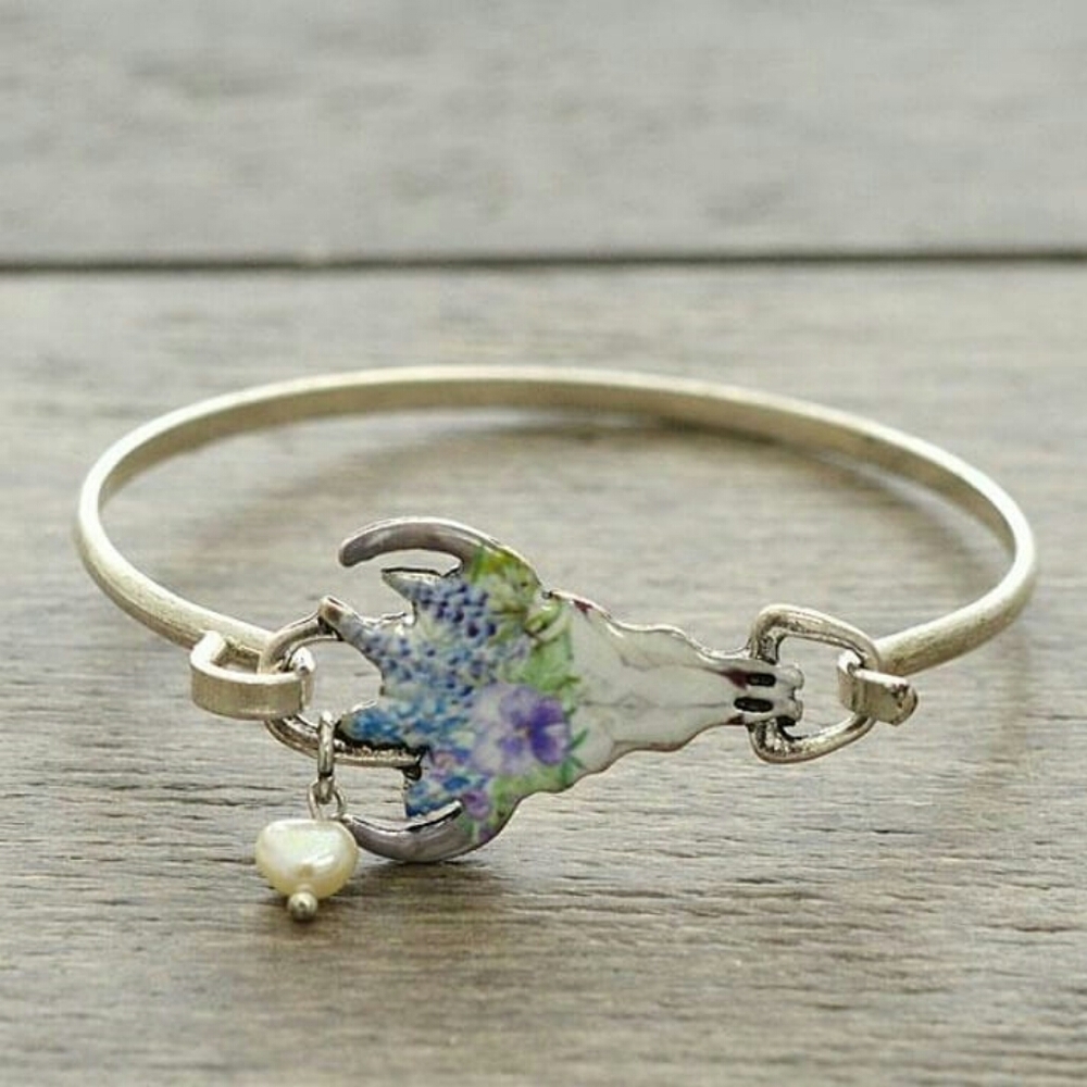 Bracelet and earring